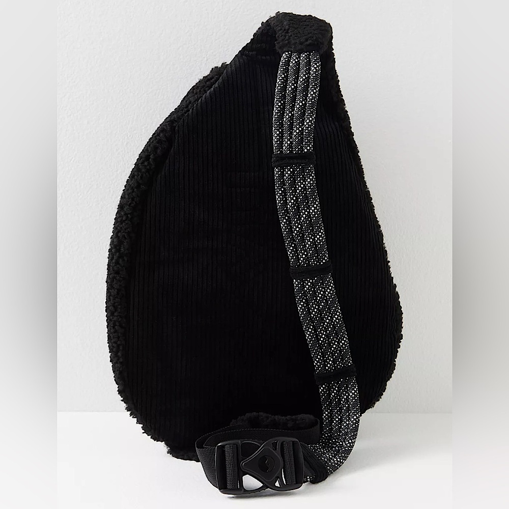 NEW KAVU Rope Snug Sling Bag - Picture 3 of 11